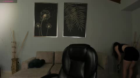 Corinne Russo online show from November 2025 05:40:02 AM