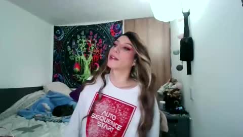 cosmic_crystal online show from November 2025 09:24:01 PM