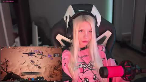 Snapshot of cosplaycats chatting on January 2026 11:20:01 PM Elli online show from January 2026 11:20:01 PM