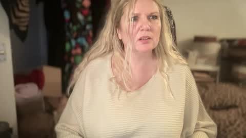 Mollie online show from December 2025 01:06:01 PM