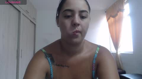  ALEJANDRO Y EMILY  online show from November 2025 03:39:01 PM