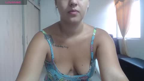  ALEJANDRO Y EMILY  online show from November 2025 12:31:02 PM