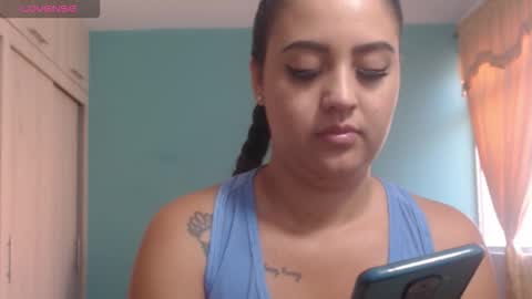  ALEJANDRO Y EMILY  online show from January 2026 01:37:02 PM
