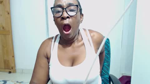 Snapshot of couplehot4uxx chatting on December 2025 06:19:02 AM luckyalysonXXX online show from December 2025 06:19:02 AM