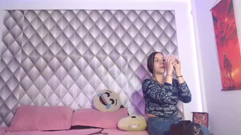 Couplelatin online show from April 2026 06:39:01 AM