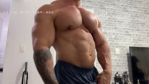 couplemuscle40 online show from February 2026 05:31:01 PM