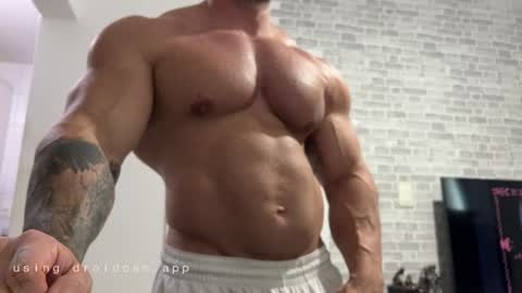 Snapshot of couplemuscle40 chatting on July 2026 06:23:01 PM couplemuscle40 online show from July 2026 06:23:01 PM