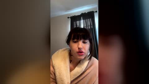 courtneysinclair43 online show from April 2026 09:37:01 PM