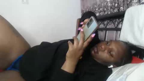 Snapshot of cozy_dion chatting on October 2025 11:35:02 PM Erykah online show from October 2025 11:35:02 PM