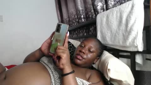 Snapshot of cozy_dion chatting on November 2025 10:15:01 PM Erykah online show from November 2025 10:15:01 PM