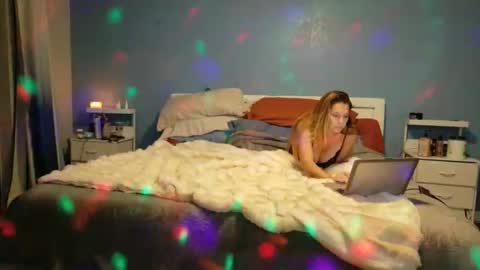 CraveUsXo online show from February 2026 04:08:01 AM