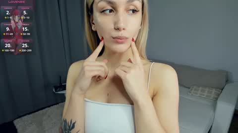 Snapshot of crazy_selfi chatting on January 2025 02:00:02 AM Emma online show from January 2025 02:00:02 AM