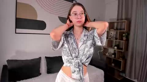 Snapshot of crazy_selfi chatting on March 2026 05:11:01 AM Emma online show from March 2026 05:11:01 AM