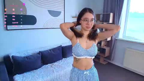 Snapshot of crazy_selfi chatting on March 2026 07:01:02 AM Emma online show from March 2026 07:01:02 AM