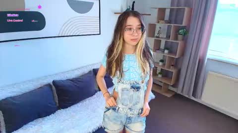 Snapshot of crazy_selfi chatting on March 2026 07:01:01 AM Emma online show from March 2026 07:01:01 AM