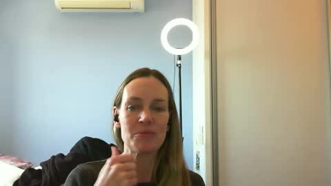 Anny online show from November 2025 04:07:01 PM