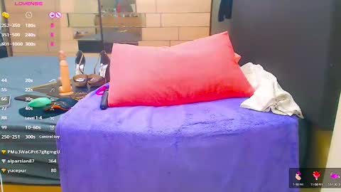 Snapshot of crazycouple034 chatting on January 2025 07:37:01 PM crazycouple034 online show from January 2025 07:37:01 PM