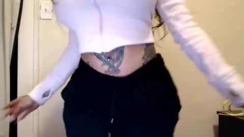 Snapshot of creamyexotica chatting on February 2025 04:04:01 AM CreamyExotica online show from February 2025 04:04:01 AM