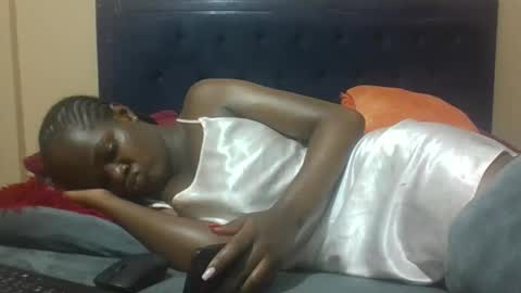 Snapshot of creamymomma chatting on December 2025 08:04:02 PM verah online show from December 2025 08:04:02 PM