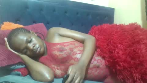 Snapshot of creamymomma chatting on December 2025 07:30:02 PM verah online show from December 2025 07:30:02 PM