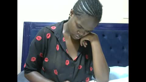 Snapshot of creamymomma chatting on February 2026 07:01:02 PM verah online show from February 2026 07:01:02 PM