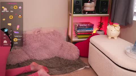 Snapshot of creme_dela_creme chatting on January 2025 08:31:02 PM Quinn de la Creme online show from January 2025 08:31:02 PM