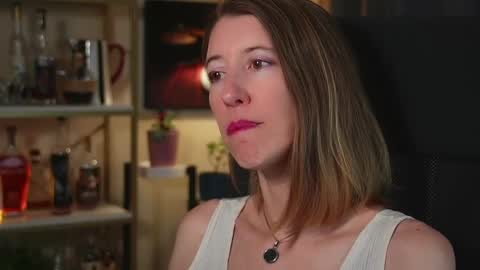 Snapshot of creme_dela_creme chatting on October 2025 05:54:02 PM Quinn de la Creme online show from October 2025 05:54:02 PM