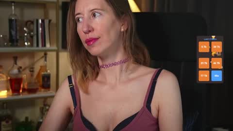 Snapshot of creme_dela_creme chatting on October 2025 05:42:01 PM Quinn de la Creme online show from October 2025 05:42:01 PM