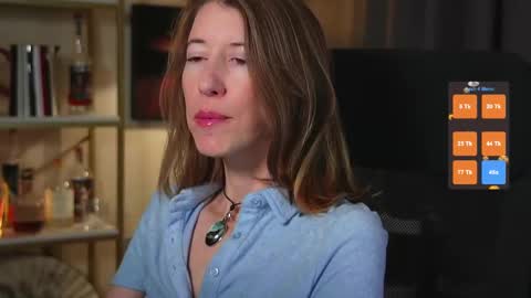 Snapshot of creme_dela_creme chatting on November 2025 06:51:01 PM Quinn de la Creme online show from November 2025 06:51:01 PM