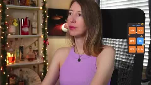 Snapshot of creme_dela_creme chatting on December 2025 06:57:02 PM Quinn de la Creme online show from December 2025 06:57:02 PM