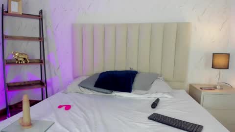 Cristal   online show from May 2026 04:04:02 PM