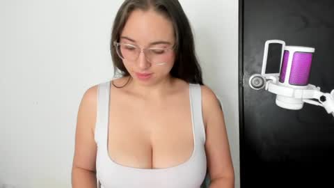 Snapshot of crimsonetoile chatting on July 2026 02:52:01 PM Jen. online show from July 2026 02:52:01 PM