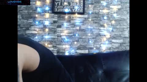 Snapshot of cris_angel01 chatting on September 2025 05:18:02 AM Cris online show from September 2025 05:18:02 AM