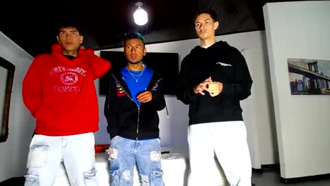 Snapshot of crismens chatting on October 2025 11:52:01 AM crismens online show from October 2025 11:52:01 AM