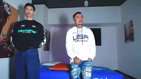 Snapshot of crismens chatting on October 2025 07:02:02 PM crismens online show from October 2025 07:02:02 PM