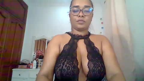 Snapshot of cristal_blanco chatting on February 2025 05:51:02 AM cristal online show from February 2025 05:51:02 AM