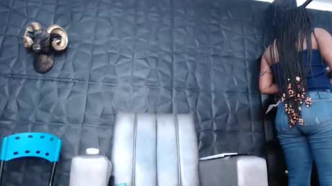 Snapshot of cristal_smith06 chatting on October 2025 12:14:02 PM Hanna online show from October 2025 12:14:02 PM