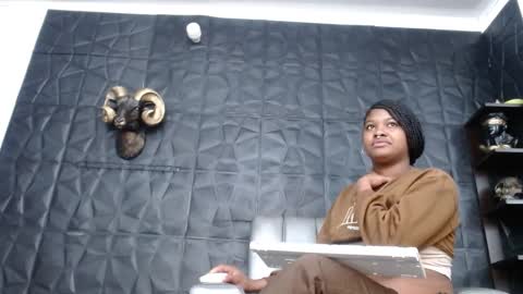 Snapshot of cristal_smith06 chatting on October 2025 11:43:01 AM Hanna online show from October 2025 11:43:01 AM