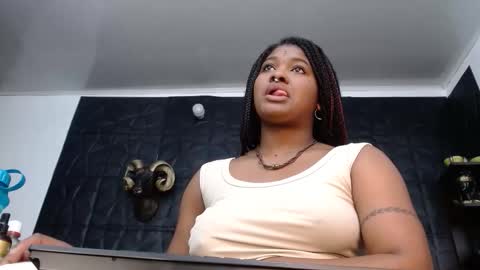 Snapshot of cristal_smith06 chatting on December 2025 07:03:01 AM Hanna online show from December 2025 07:03:01 AM