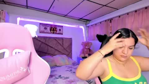 cristal_smith20 online show from May 2026 12:20:01 PM