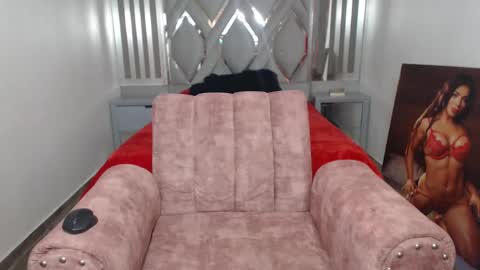 Snapshot of cristalbeautiful1 chatting on December 2024 10:07:02 PM Natalie online show from December 2024 10:07:02 PM