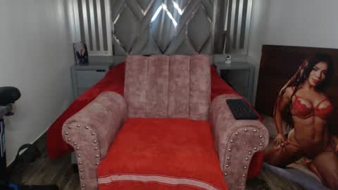 Snapshot of cristalbeautiful1 chatting on March 2025 10:56:01 PM Natalie online show from March 2025 10:56:01 PM