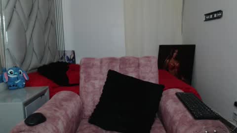 Snapshot of cristalbeautiful1 chatting on October 2025 11:14:01 PM Natalie online show from October 2025 11:14:01 PM