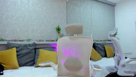 cristalbm_ online show from May 2026 04:31:02 AM
