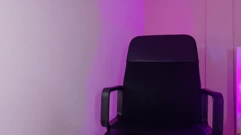 Nicole  Connection time 220pm-910pmCol online show from October 2025 07:49:02 PM