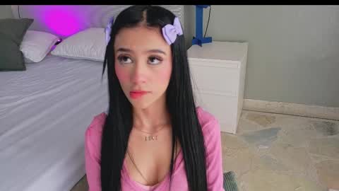 Nicole  Connection time 220pm-910pmCol online show from October 2025 07:40:01 PM