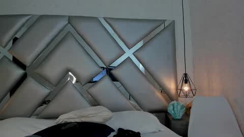 cristalevans_vc online show from November 2025 04:14:01 AM