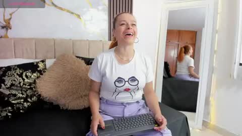 Snapshot of cristalwalker__ chatting on July 2026 11:36:02 AM cristal walker online show from July 2026 11:36:02 AM