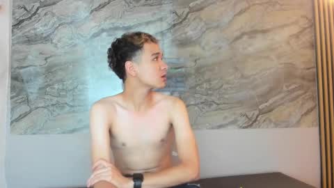 Cristhian online show from October 2025 01:01:01 PM