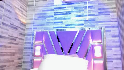 Snapshot of cristhinbrown chatting on November 2025 11:51:02 AM cristin online show from November 2025 11:51:02 AM